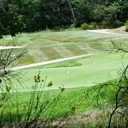 Mercure Golf De Barbaroux & Otel 4*