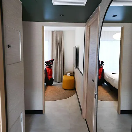 Hotel Mercure Golf De Barbaroux & 4*